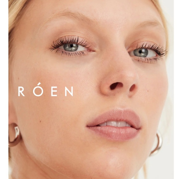 Cake Mascara in Black Noir by Roen - Picture 10 of 13